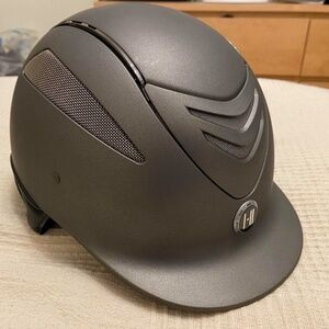 Riding helmet